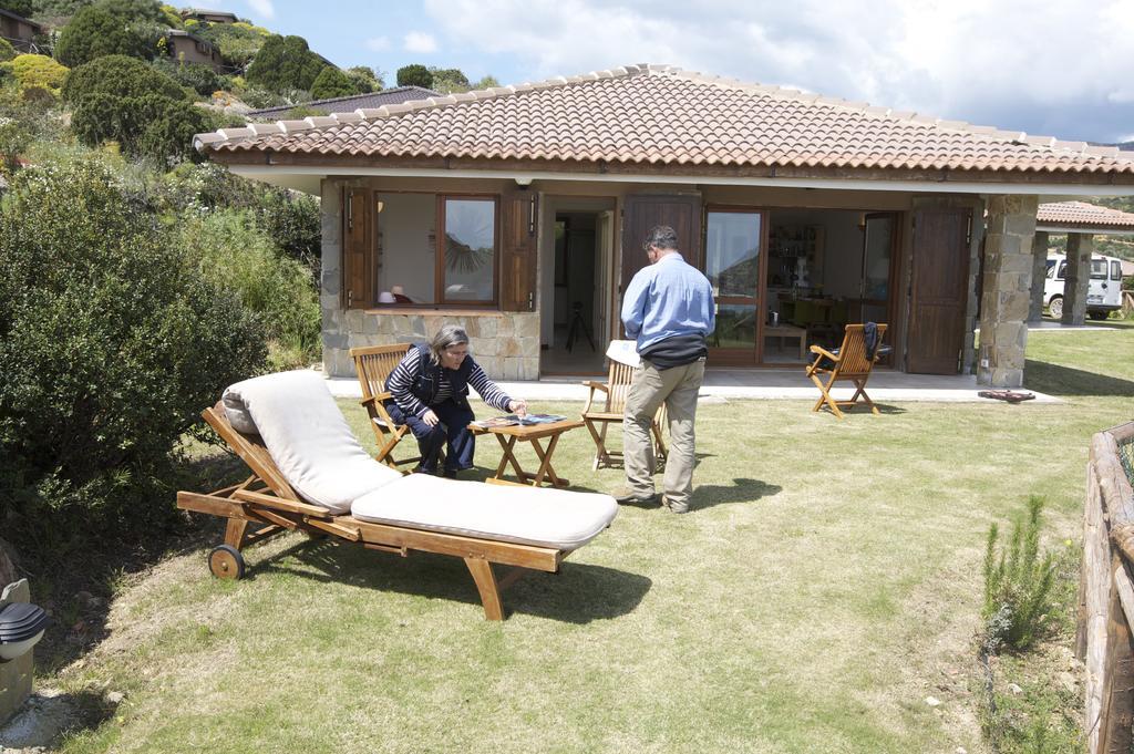 Case Sul Mare Residenze Di Bes Chia Exterior photo