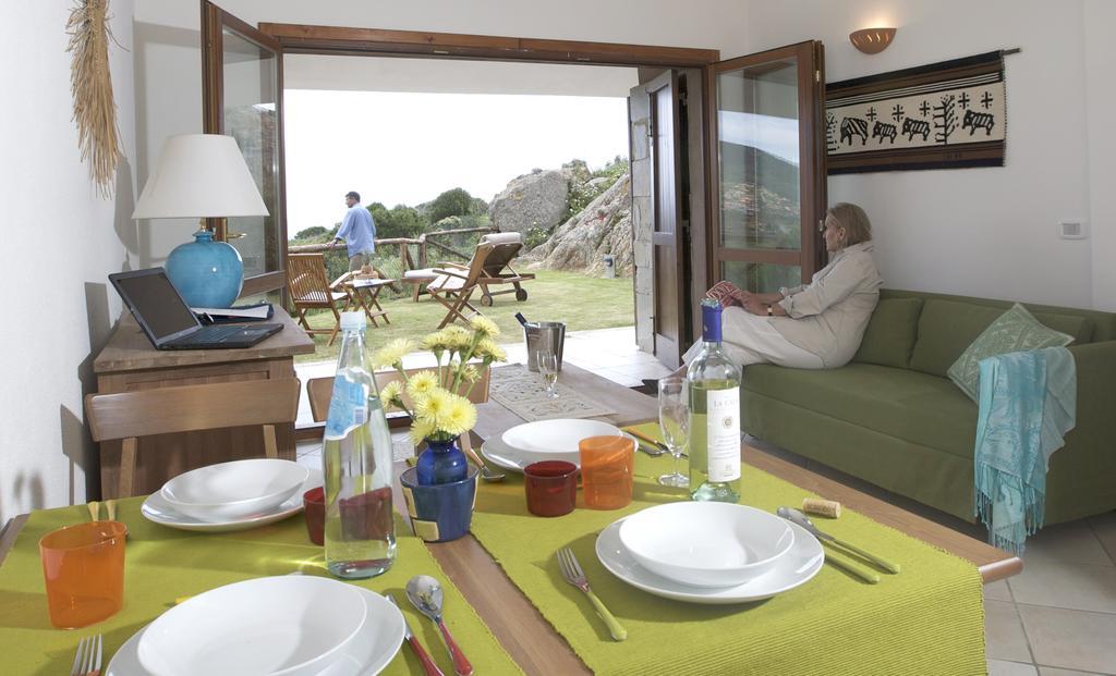 Case Sul Mare Residenze Di Bes Chia Exterior photo